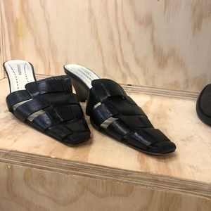 BCBGMaxAzria Pointy Heel Black Mule 9M